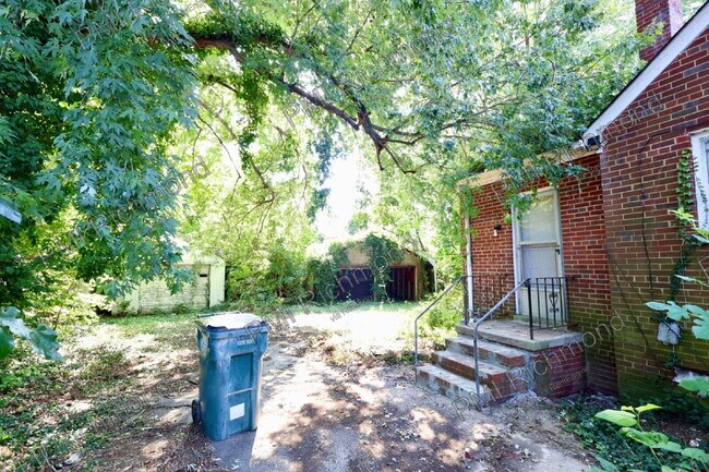Building Photo - 3607 Thompson St