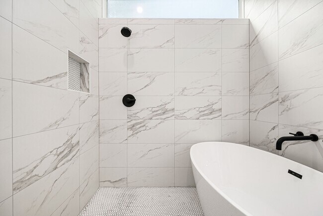 Building Photo - 747 Dumble St