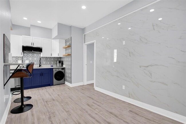 Building Photo - 7401 1/2 1st Ave N