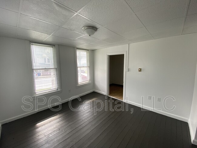 Building Photo - 112 N York St