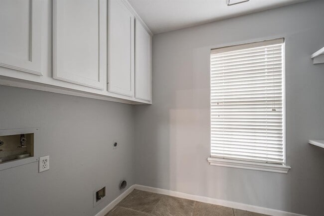 Building Photo - 4515 Tall Ridge Ct