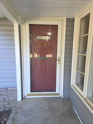 Building Photo - "Spacious 3-Bedroom Gem with 2300 Sq Ft in...