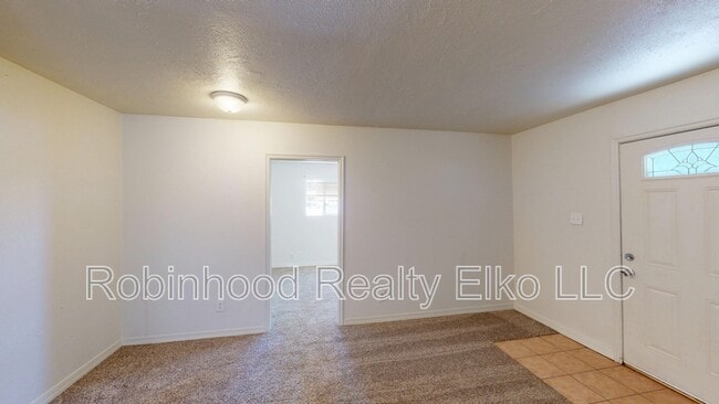Building Photo - 741 Elm St