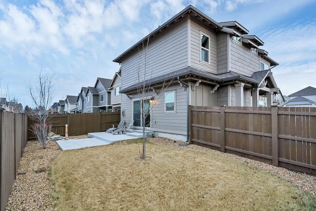 Building Photo - Nearly new 3 bedroom 2.5 bath in Mirada Ne...