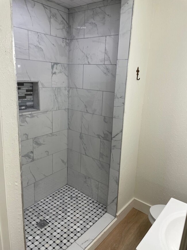 Building Photo - 4 Bed 2 Bath Rental