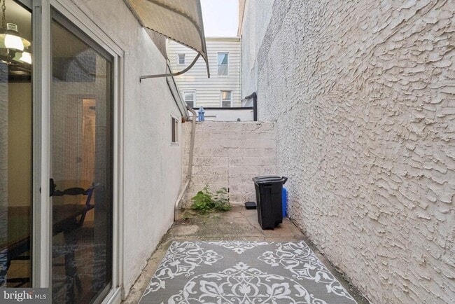 Building Photo - 760 S Sheridan St