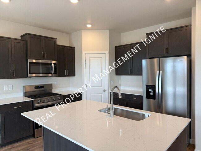 Building Photo - 21237 SE Pelee Dr