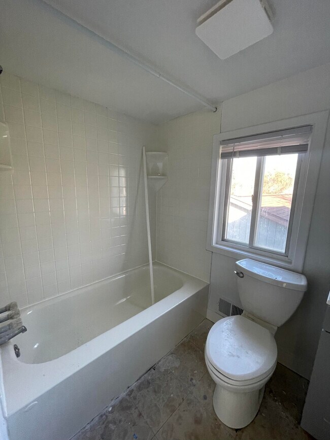 Building Photo - 436 S Washington St