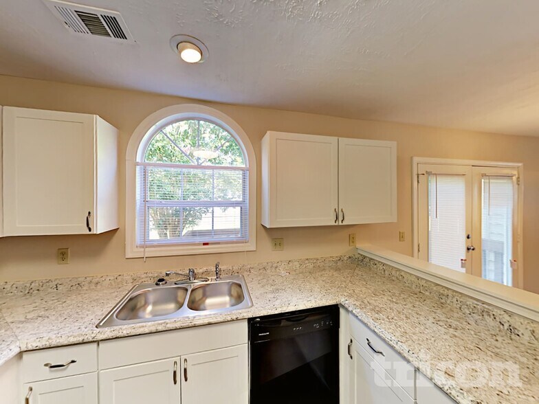 Building Photo - 3270 Summit Pl Dr