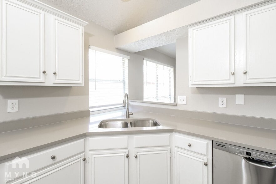Building Photo - 5211 Livermore Dr