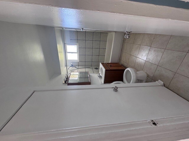 Building Photo - 28W625 Lester St