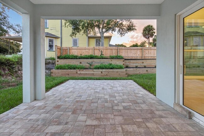 Building Photo - 207 Athens St