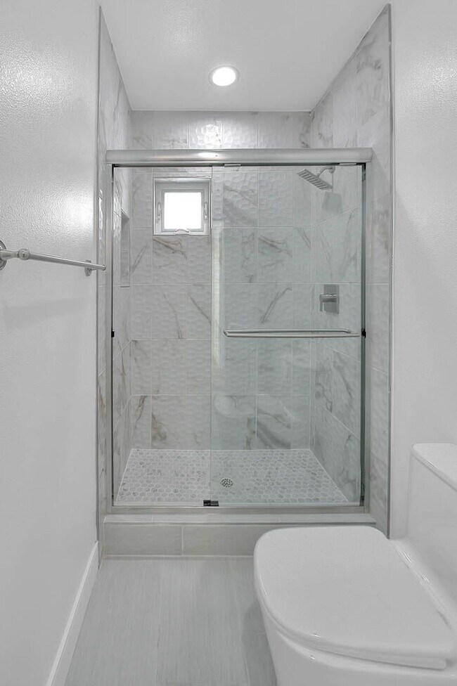 Building Photo - Luxury 2 & 4 Bed Townhomes in NoHo!