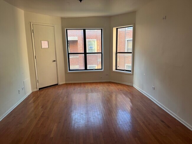 Building Photo - 6108 S Dorchester Ave
