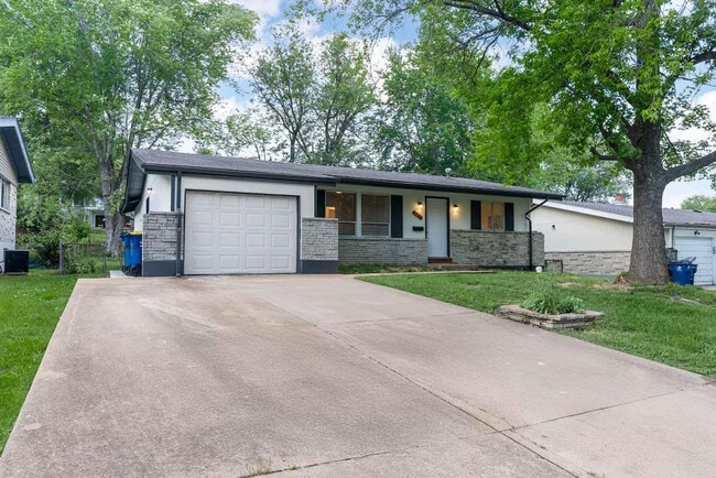 Building Photo - 2648 Garham Dr