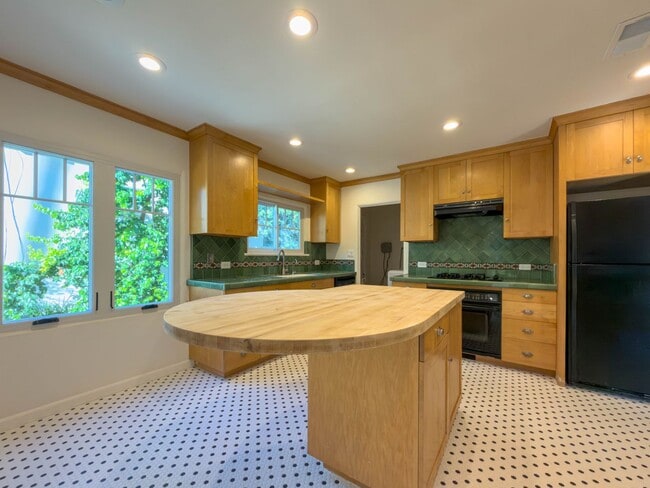 Building Photo - Pasadena Retreat w/ Private Backyard & Detached Garage