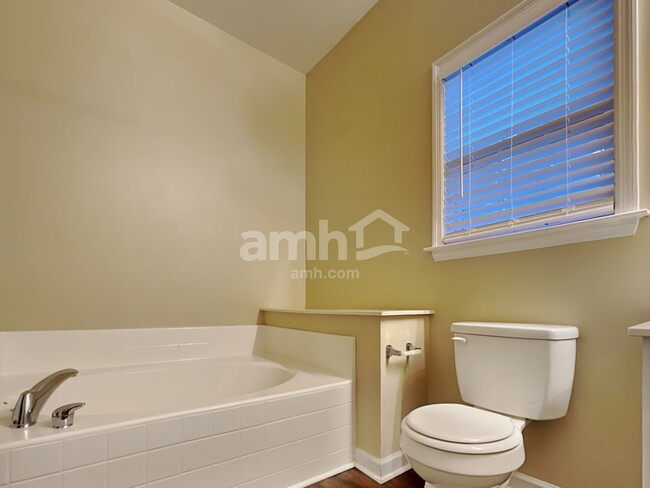 Building Photo - 106 Blue Beech Ct