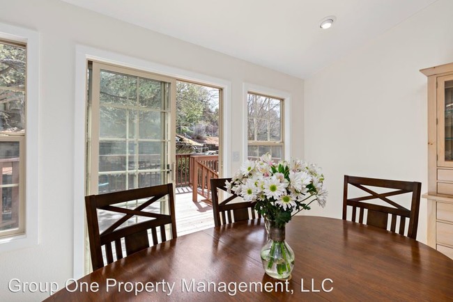 Building Photo - 3 br, 2 bath House - 5498 N. Collister Dr.