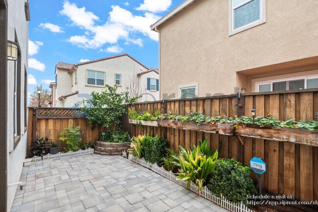 Building Photo - 1339 Sauvignon St