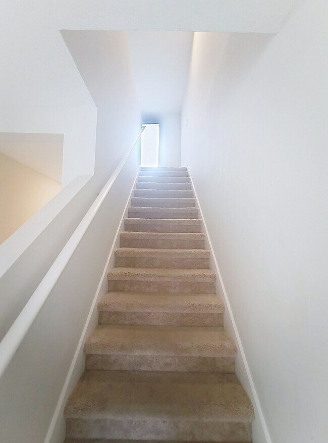 Building Photo - 12937 Camarillo Pl
