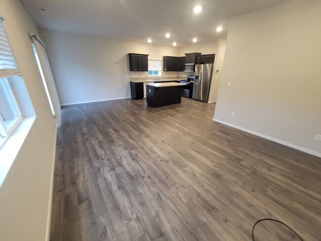 Building Photo - Spacious Bremerton 3 Bedroom, Available Now!