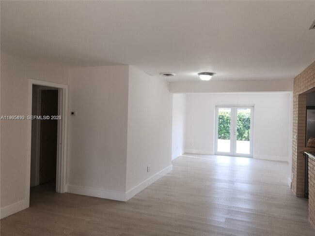 Building Photo - 3346 Coolidge St