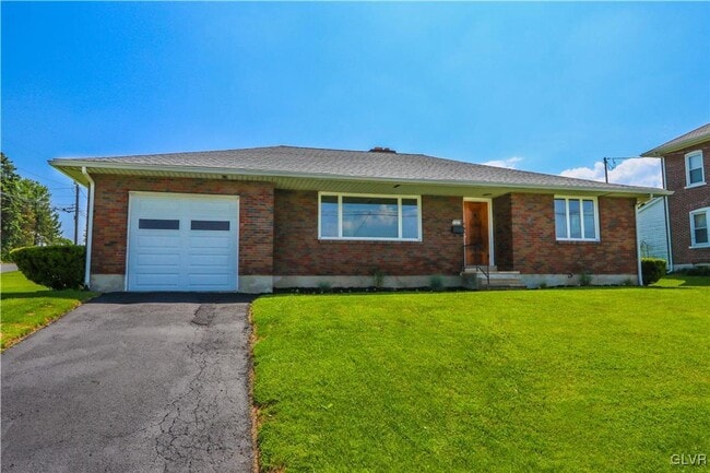 Building Photo - Charming 2-Bedroom Home in the Heart of Ca...