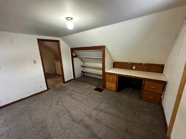 Building Photo - 1402 8th St E