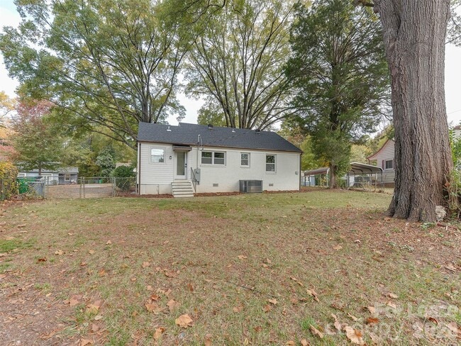 Building Photo - 2721 Mayflower Rd