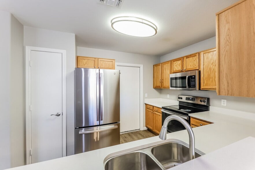 Building Photo - 12754 W Cherry Hills Dr