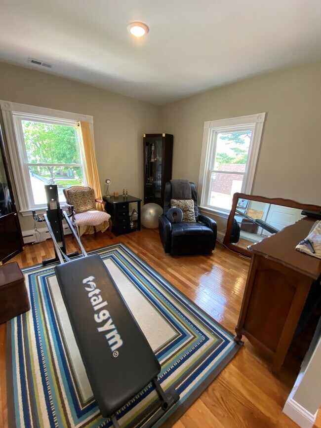 Sunny unit - 284 Central St