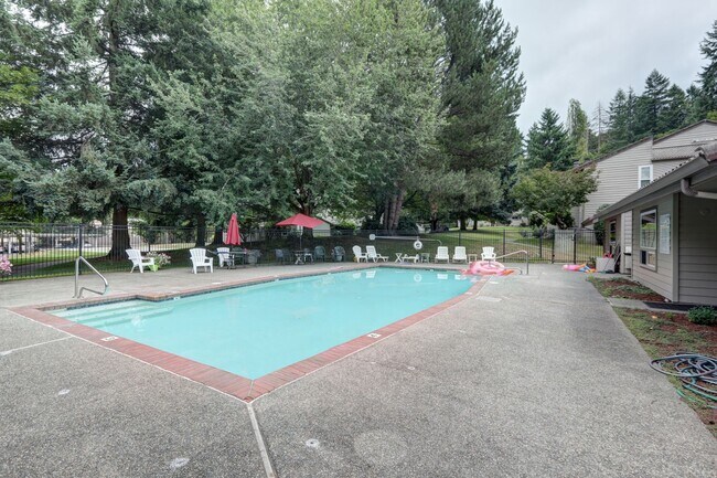 Building Photo - 2 Bedroom Ground Floor Condo in the Heart of Woodinville!
