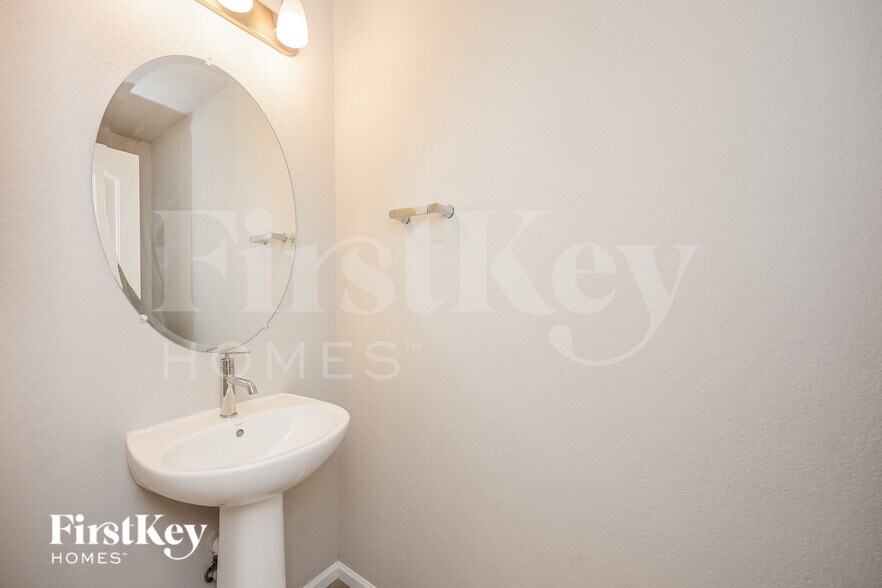 Building Photo - 11132 Murrelet Dr