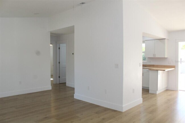 Building Photo - 7341 Hart St