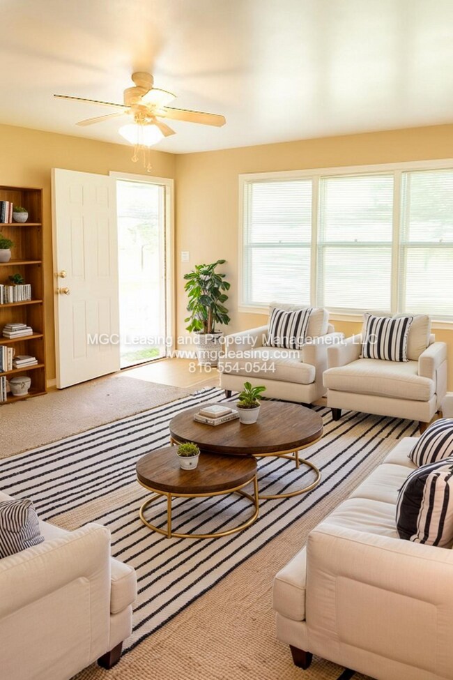 Building Photo - Perfect location with fenced in back yard!