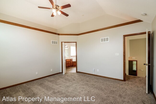 Building Photo - 3 br, 3 bath House - 704 Canter St