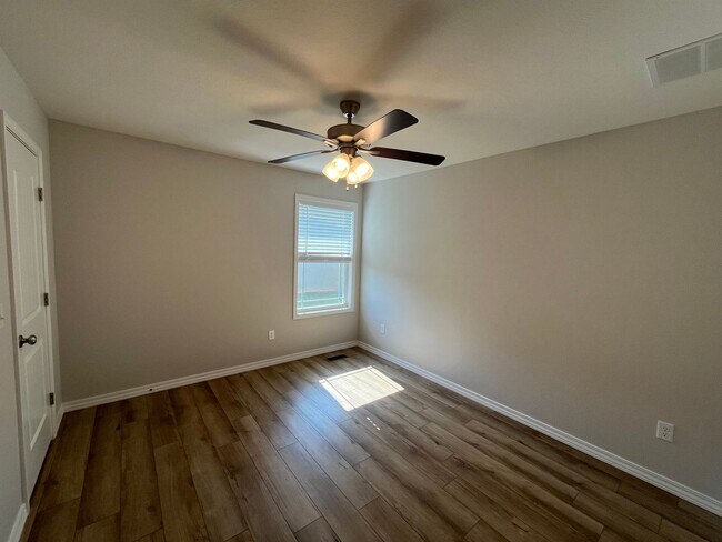 Building Photo - Beautiful Nearly New 3 Bed Home In Willard School District