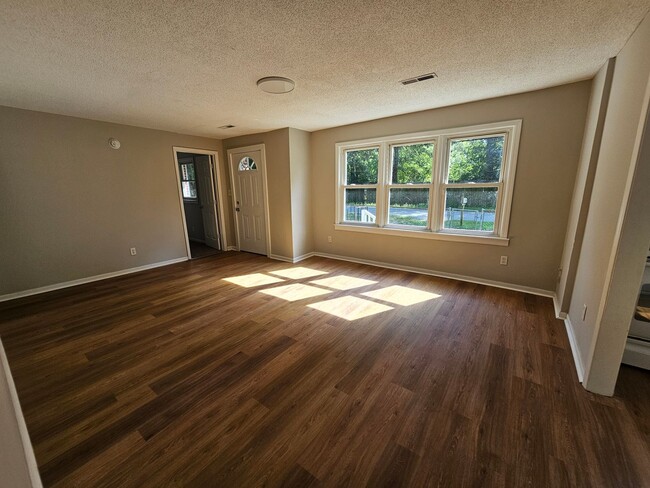 Building Photo - Move-In Ready 4BR Home in Rapidly Growing ...