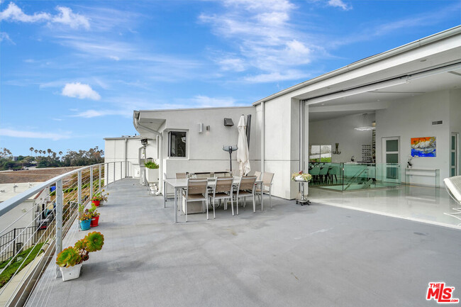 Building Photo - 28405 Via Acero St
