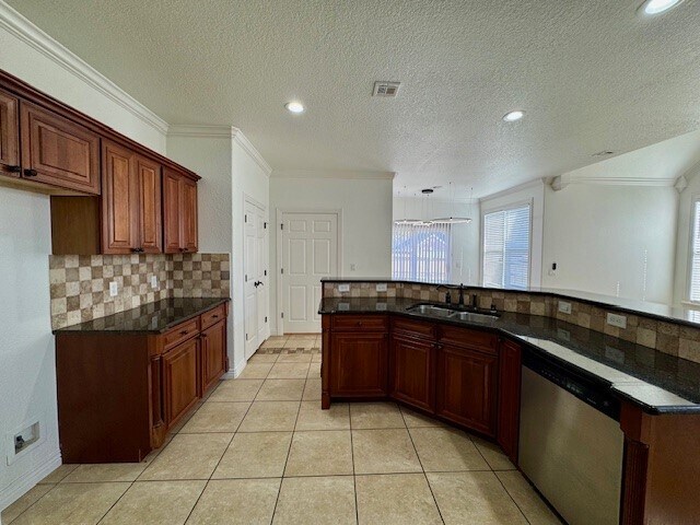 Building Photo - 601 Auburn St