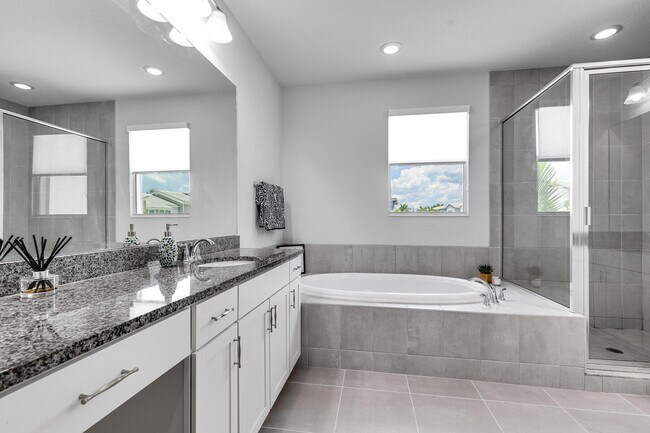Building Photo - 16330 Oakview Dr