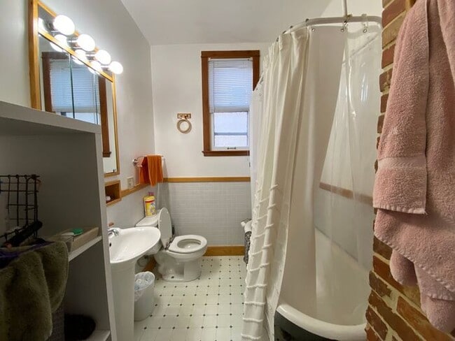 Building Photo - $6,000 | 8 Bedroom, 4 Bathroom Multi Floor...