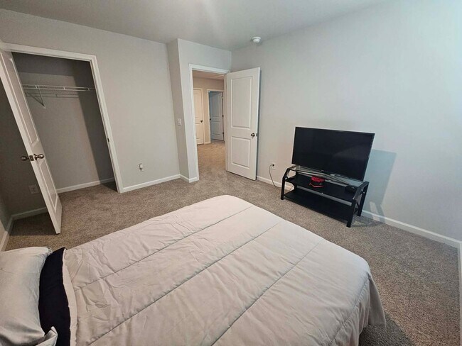 Building Photo - 119 Stella Blfs Dr