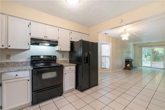 Building Photo - 5000 Village Green Way