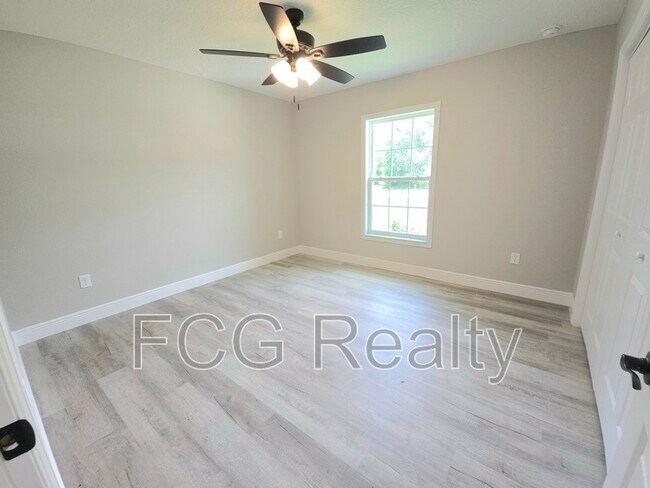 Building Photo - 9412 N Pineview Way