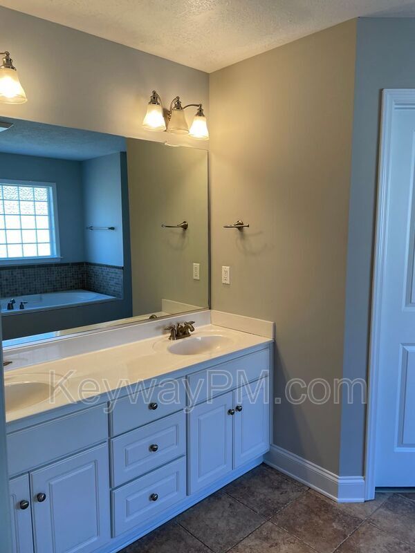 Building Photo - 808 Tyler Woods Dr