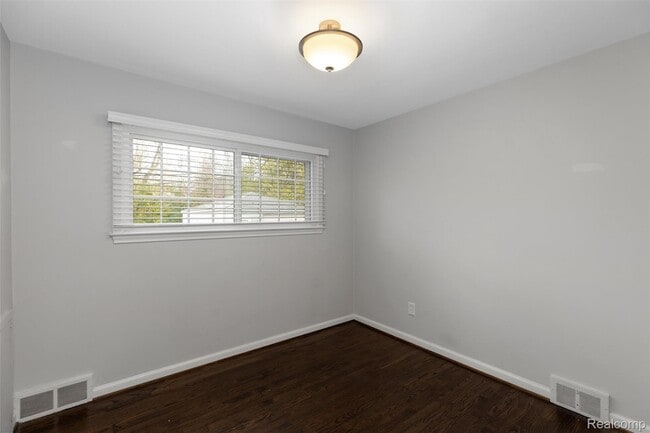 Building Photo - 3221 Shenandoah Dr