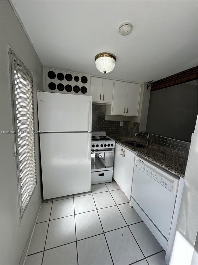 Building Photo - 234 Antiquera Ave