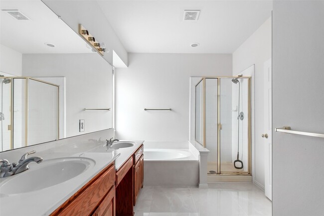 Building Photo - 915 Falcon Trail