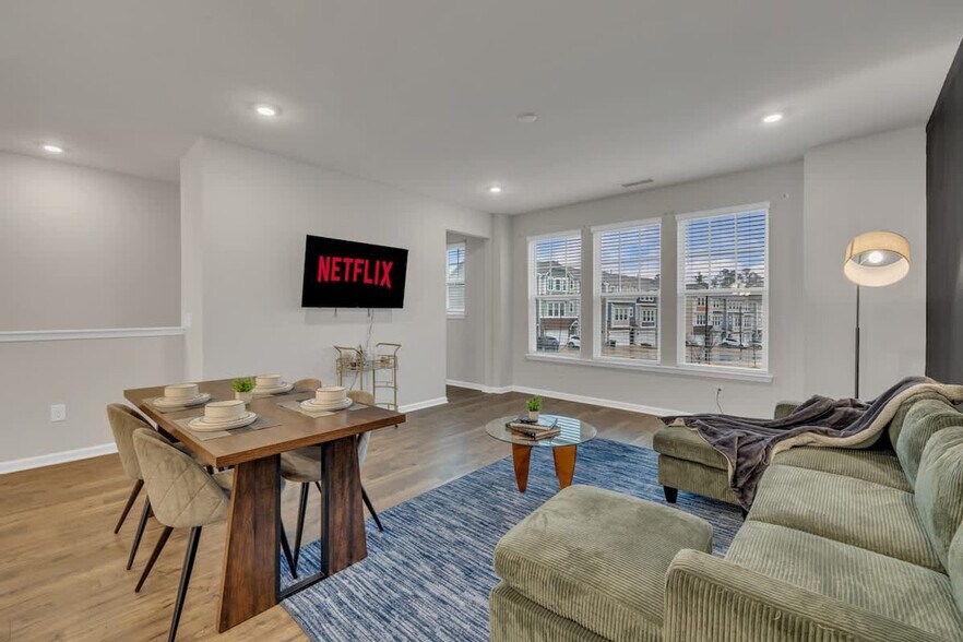 Building Photo - 2804 Saltaire Ave